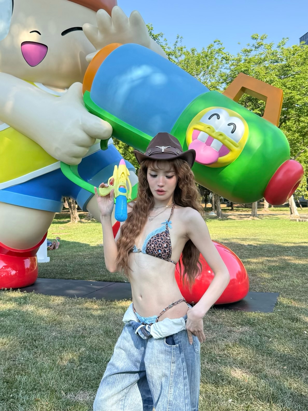 แกรนด์ - พรรณวรท ด้วยเศียรเกล้า