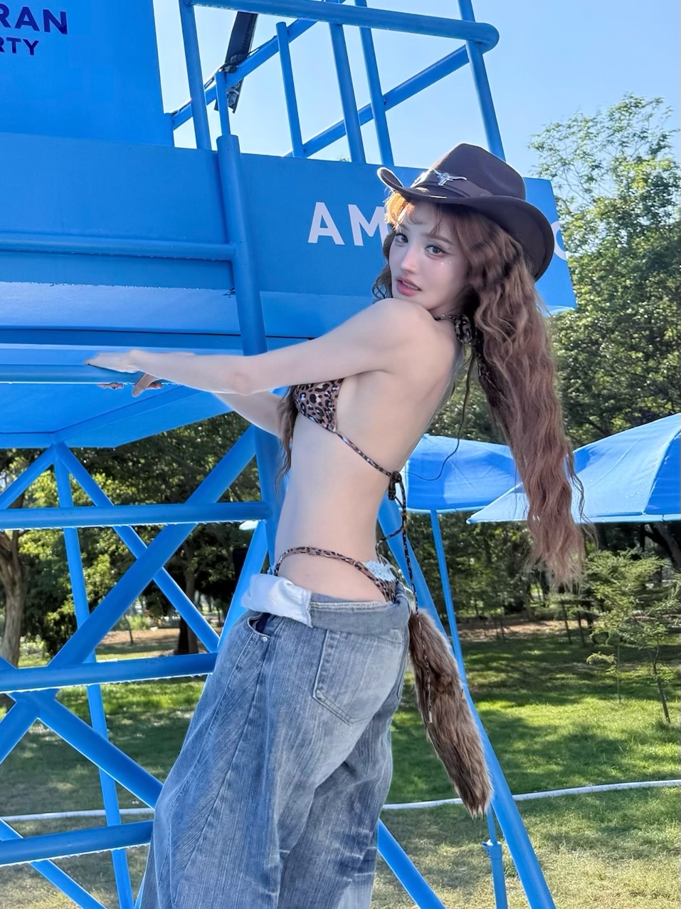 แกรนด์ - พรรณวรท ด้วยเศียรเกล้า