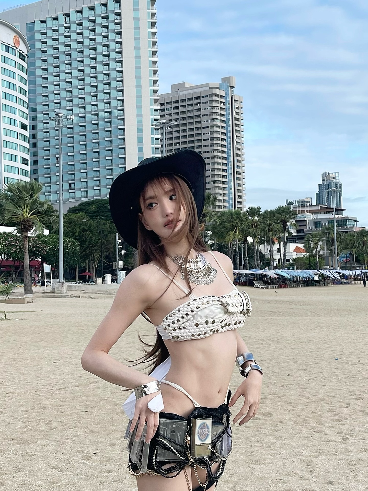 แกรนด์ - พรรณวรท ด้วยเศียรเกล้า