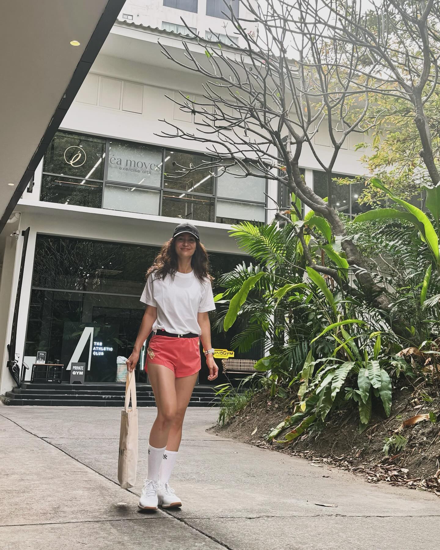 แอน ทองประสม