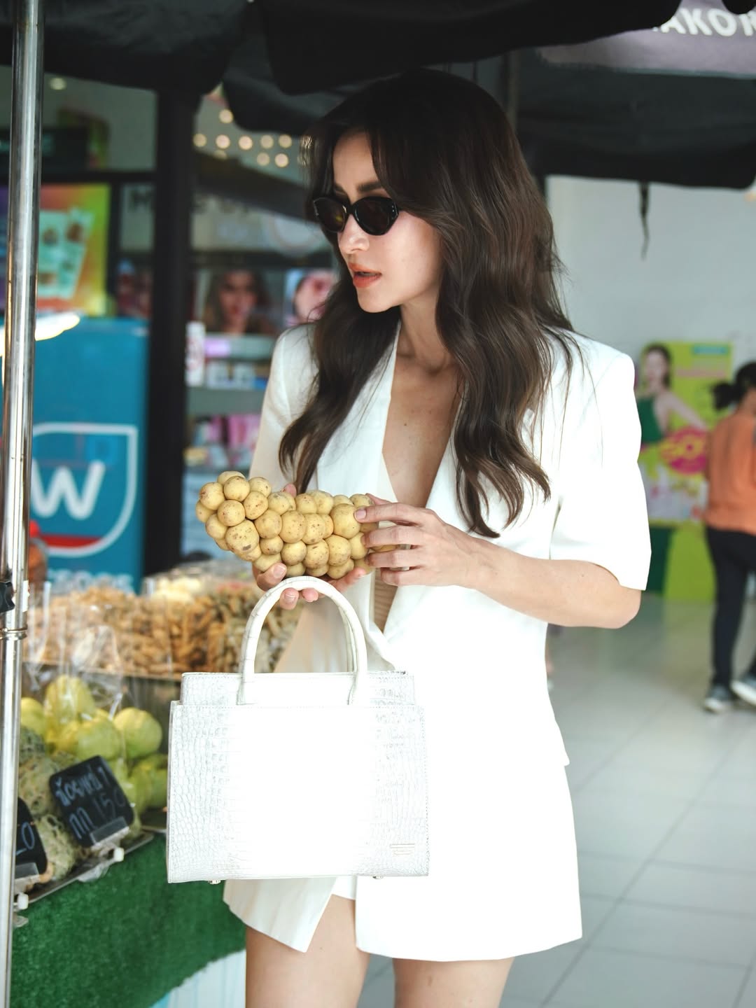 แอน ทองประสม