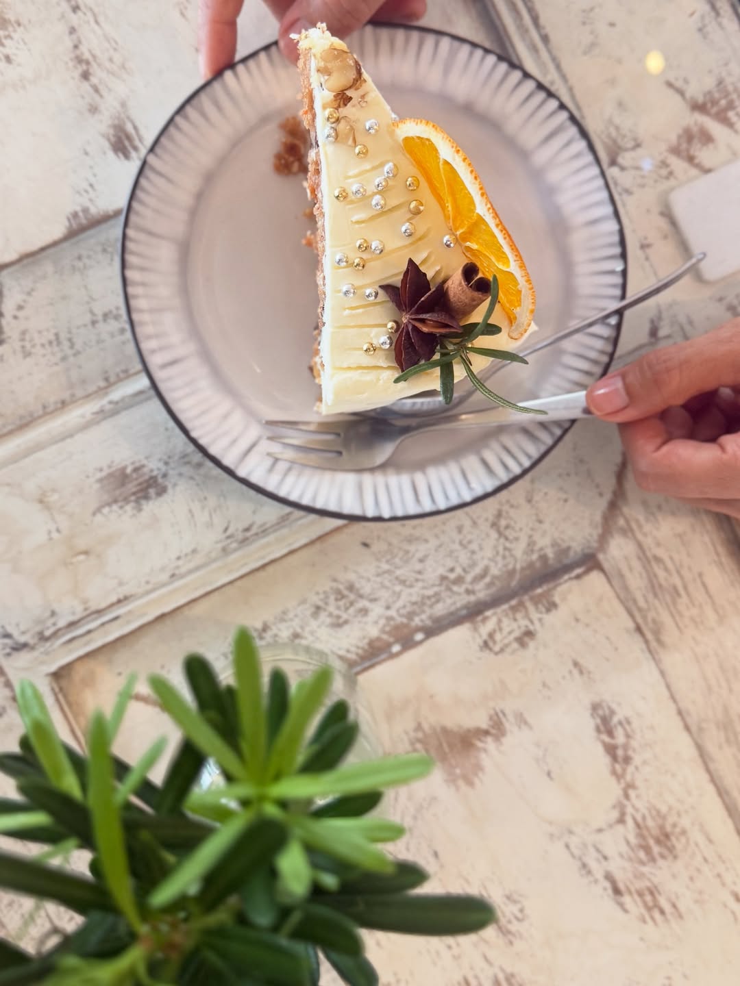 แอน ทองประสม