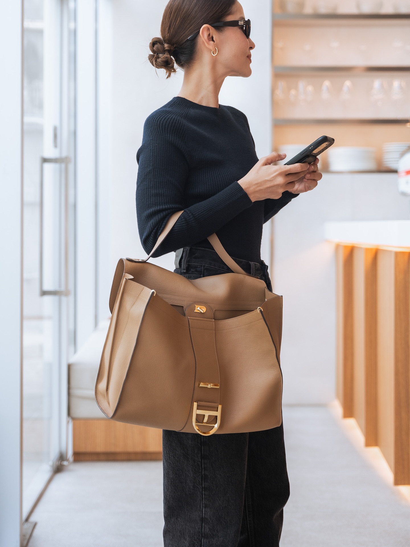 แอน ทองประสม