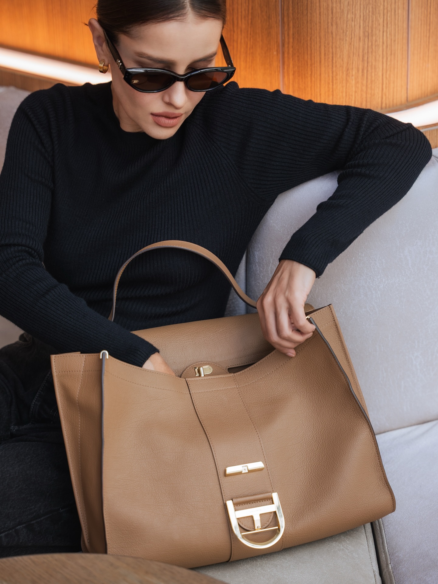 แอน ทองประสม