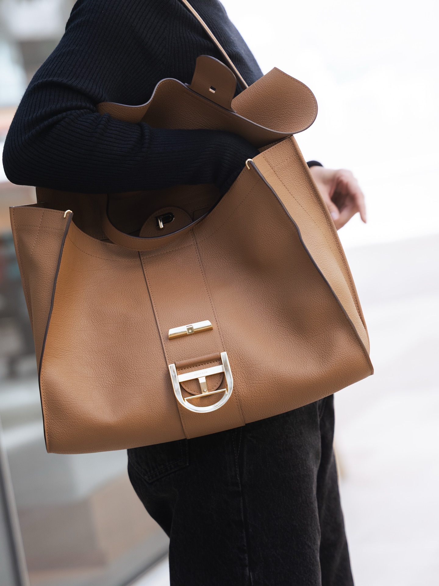 แอน ทองประสม