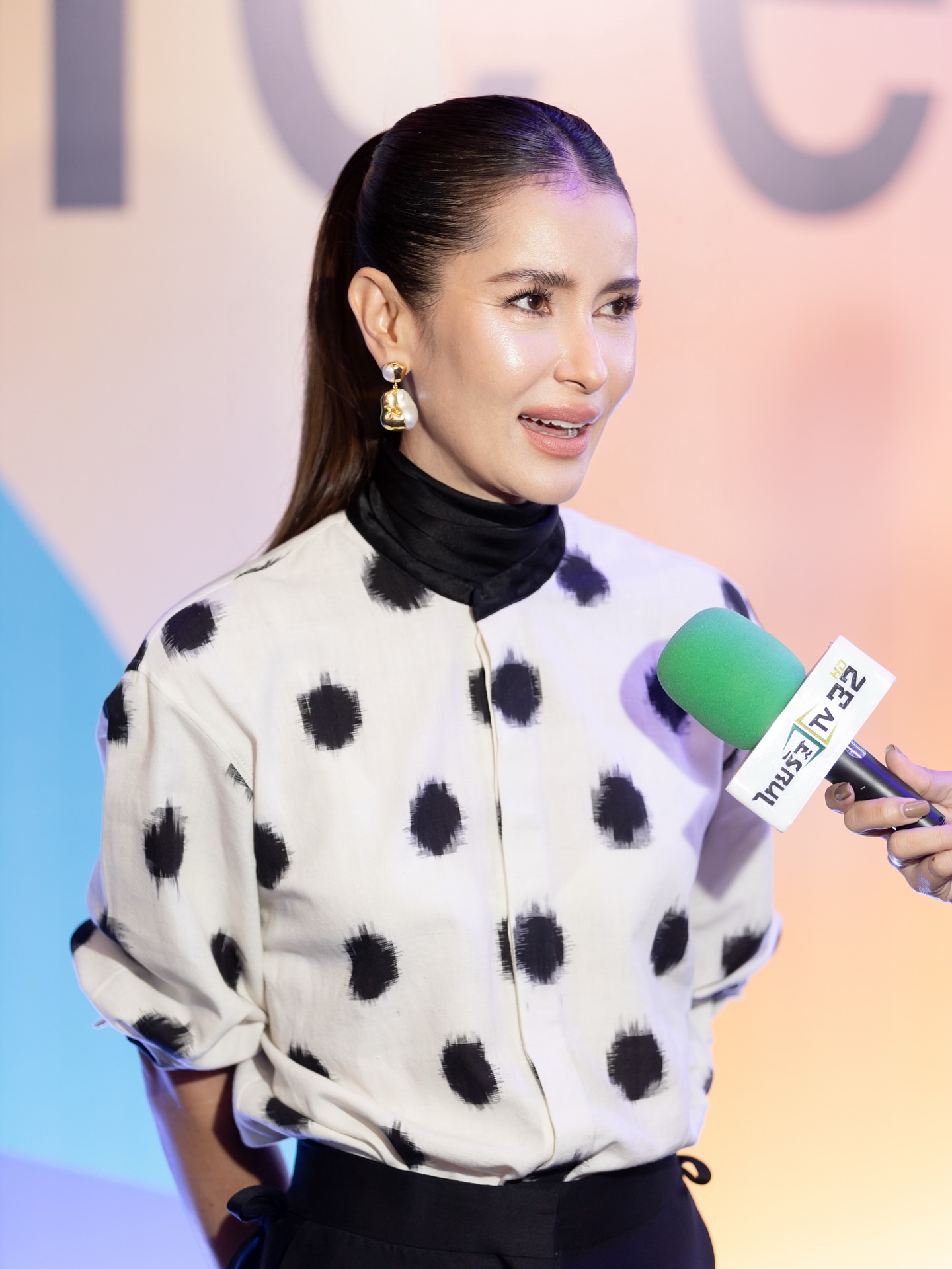 แอน ทองประสม