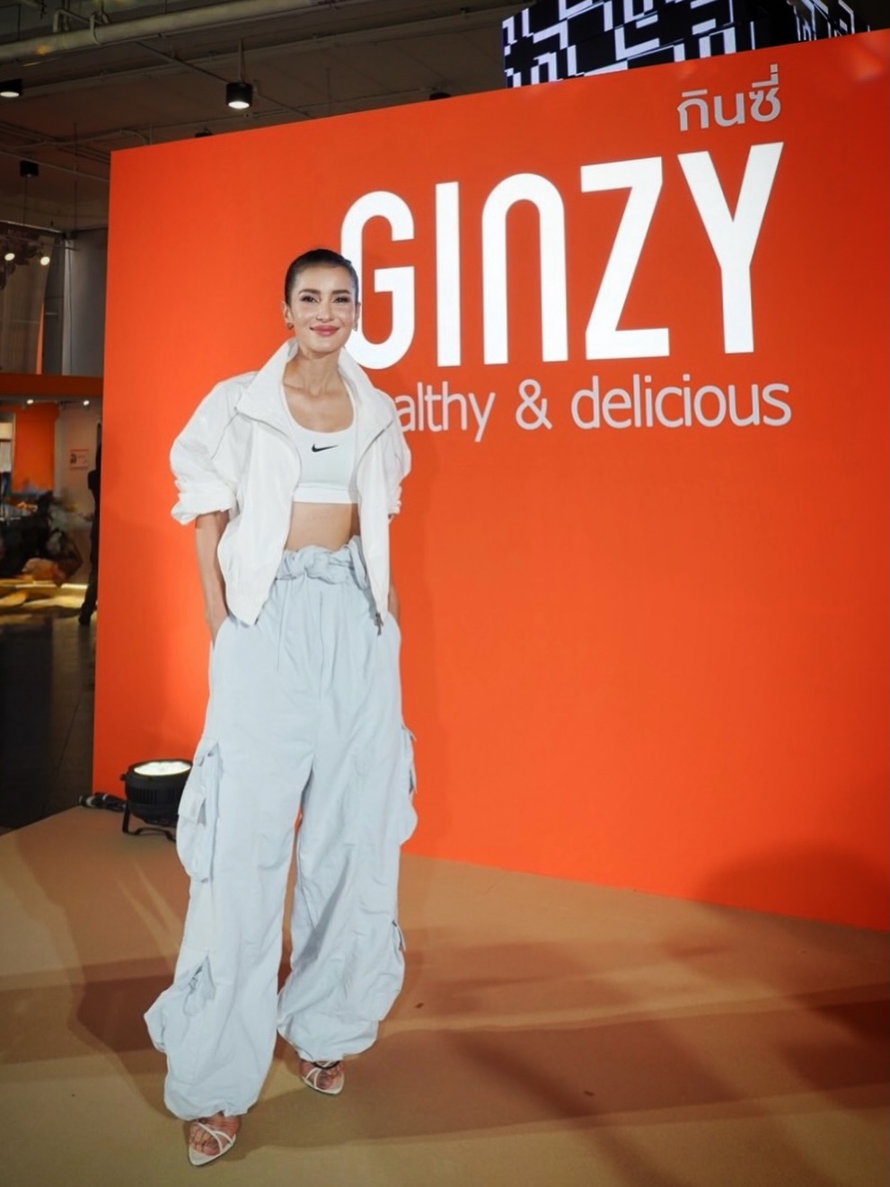 แอน ทองประสม