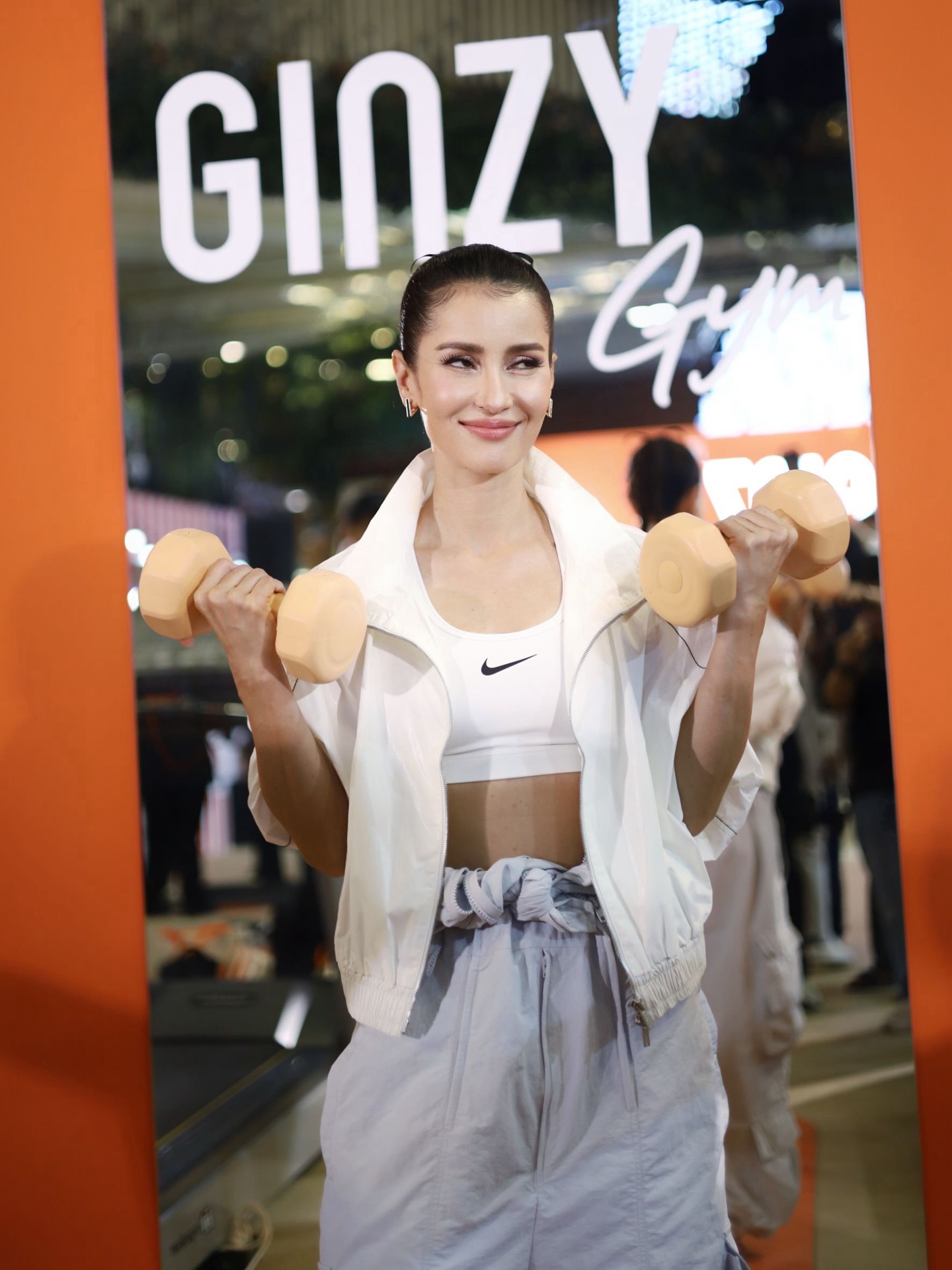 แอน ทองประสม