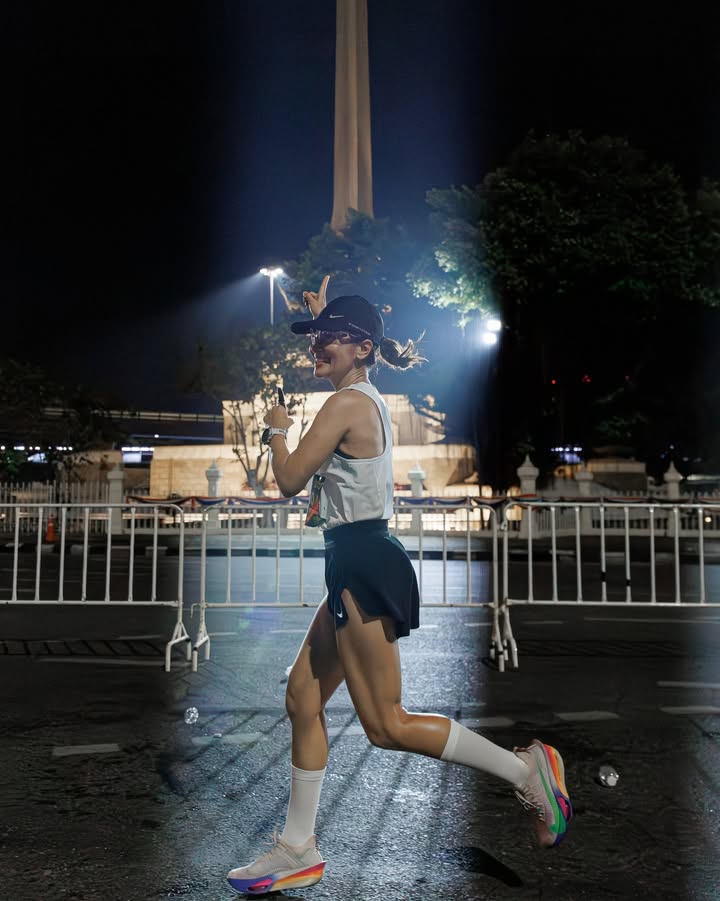 แอน ทองประสม