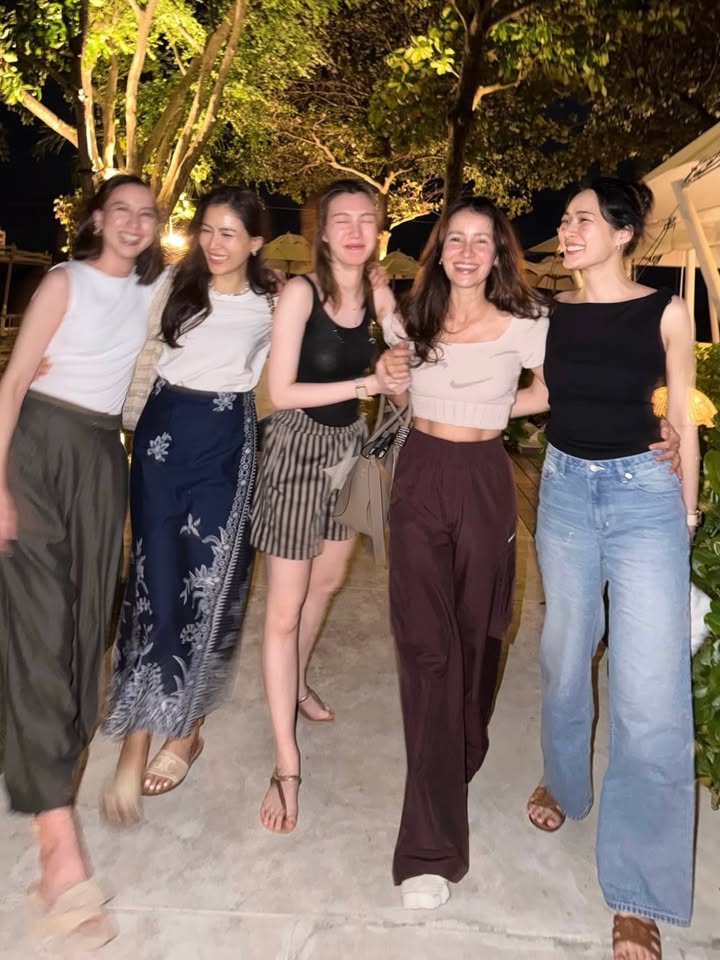 แอน ทองประสม