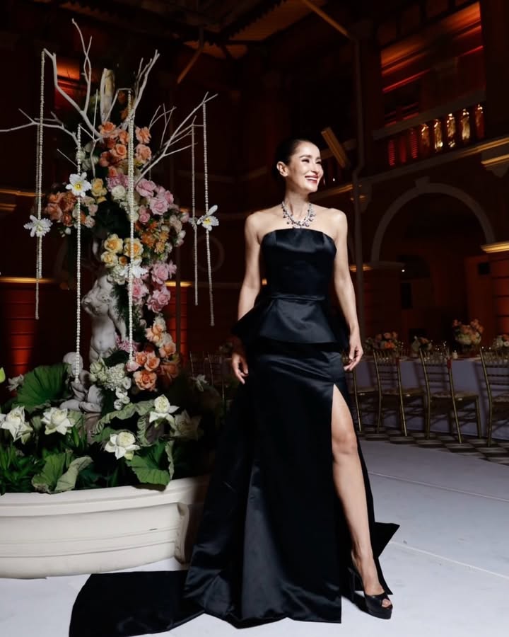 แอน ทองประสม