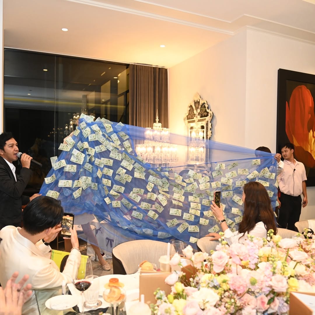 แอน ทองประสม