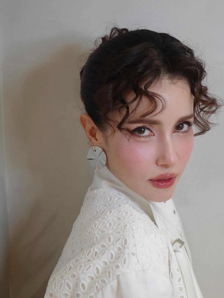 แอน ทองประสม