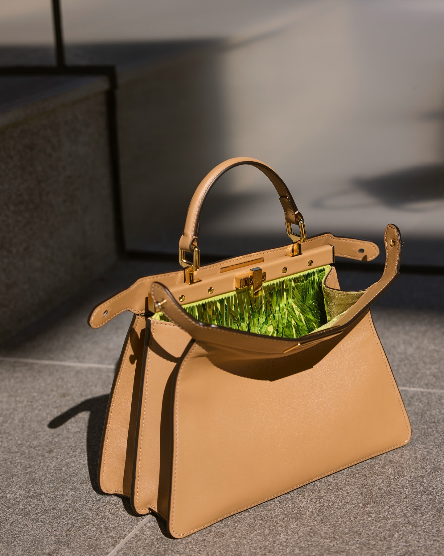 แอน ทองประสม