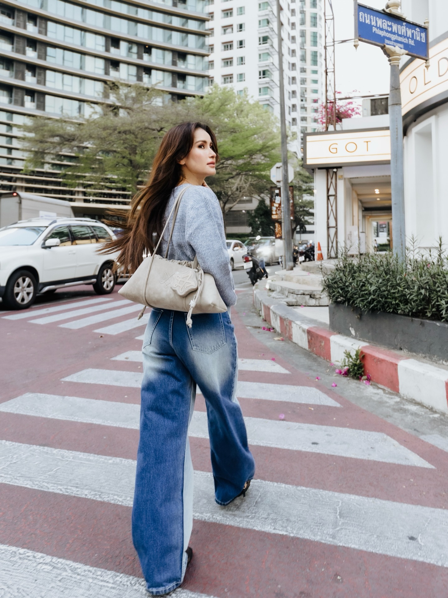 แอน ทองประสม