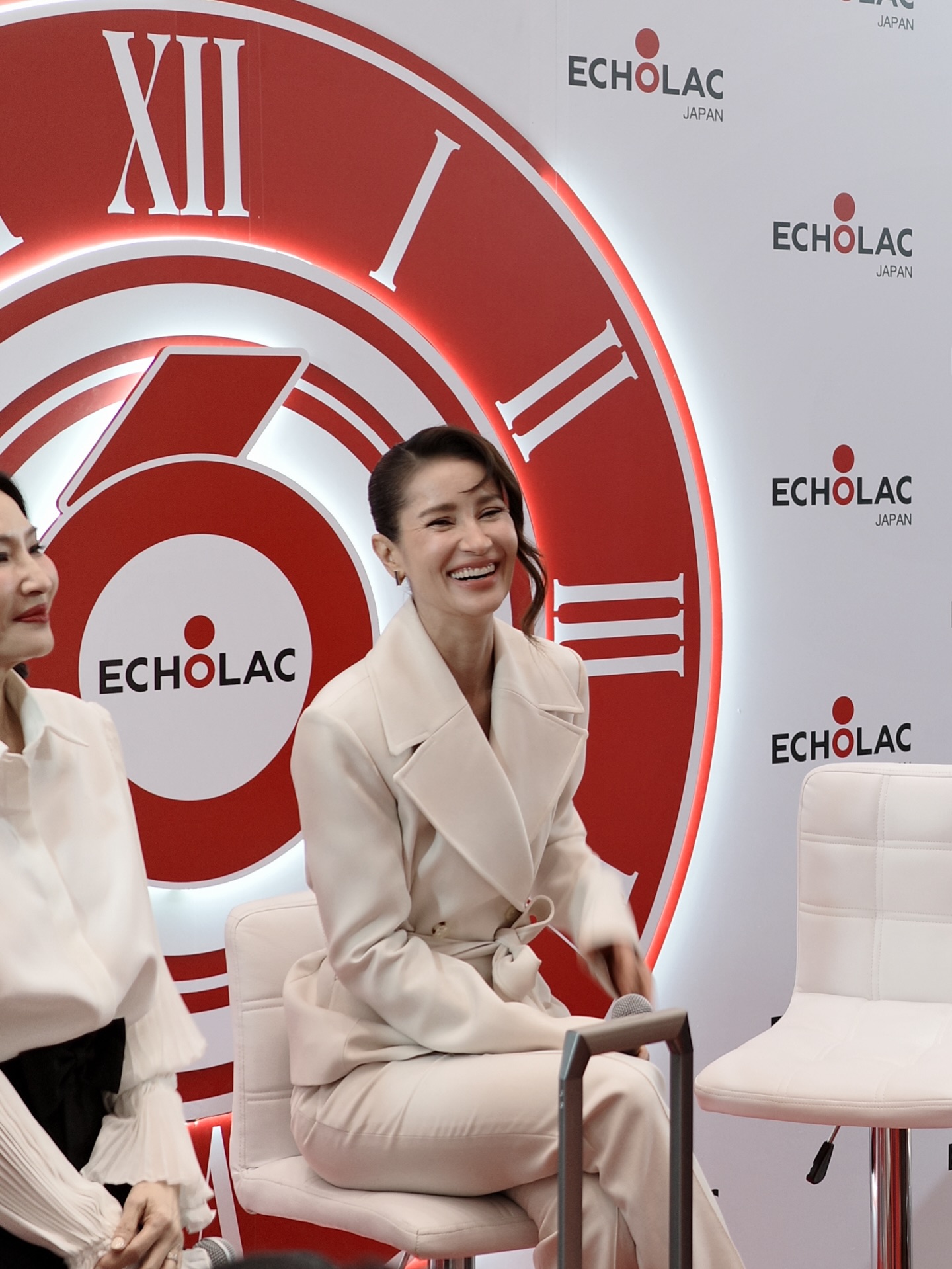 แอน ทองประสม