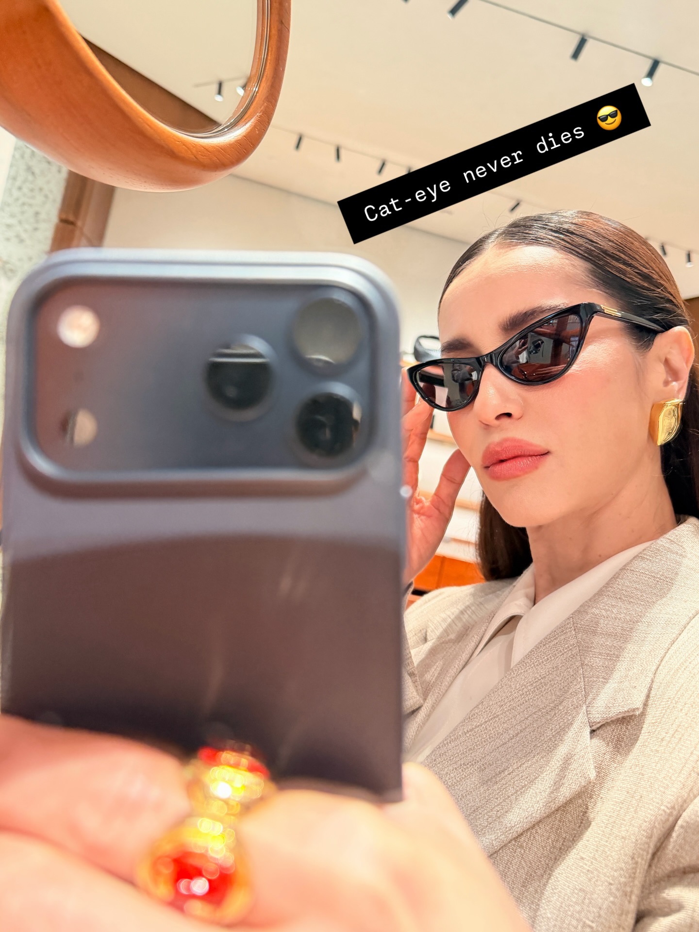 แอน ทองประสม