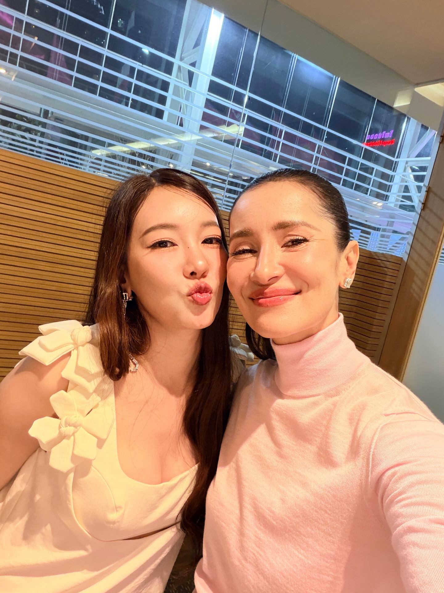 แอน ทองประสม