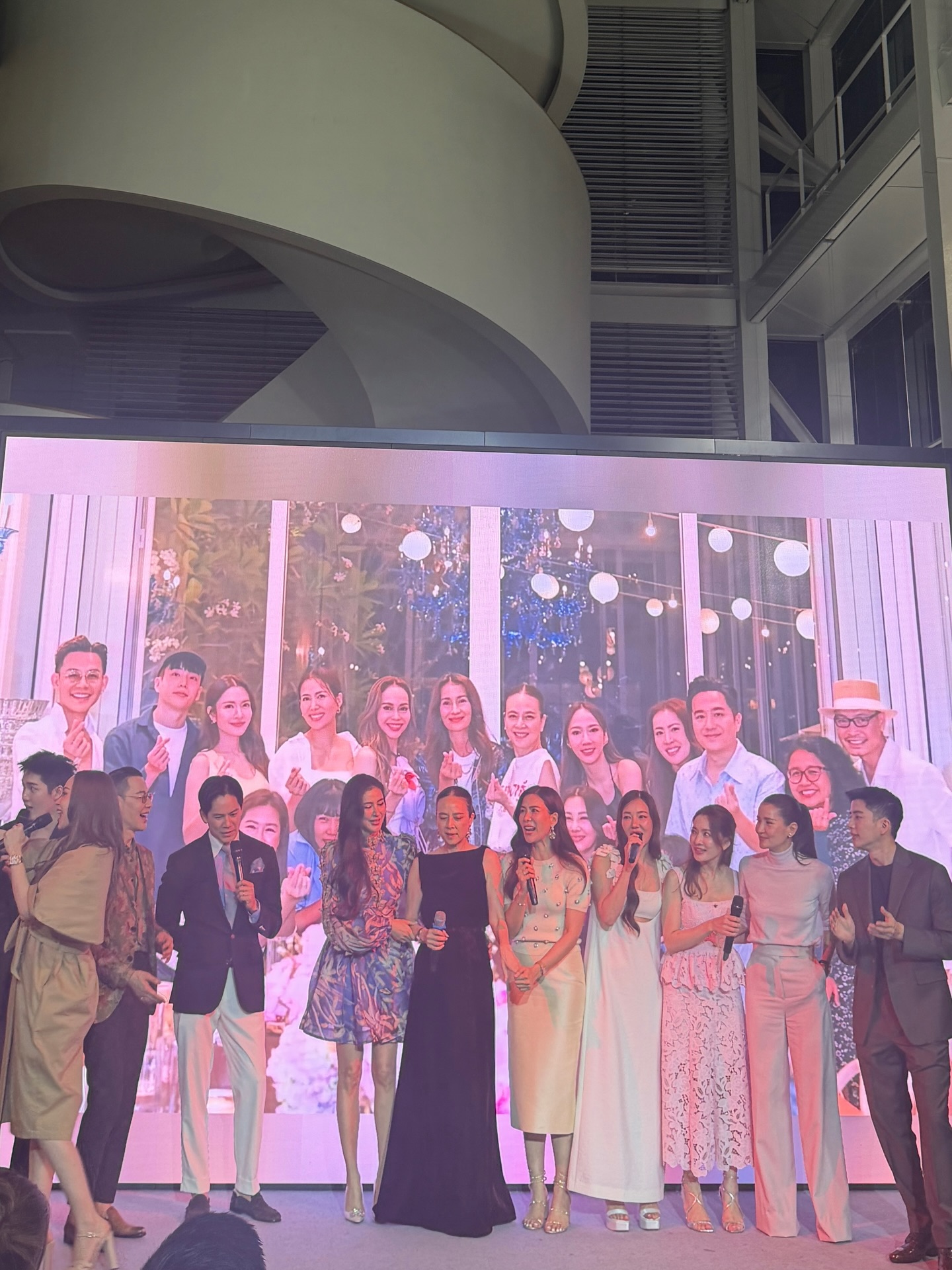 แอน ทองประสม