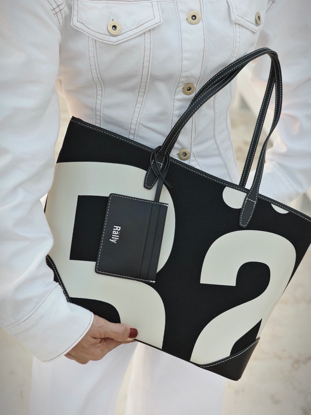 แอน ทองประสม