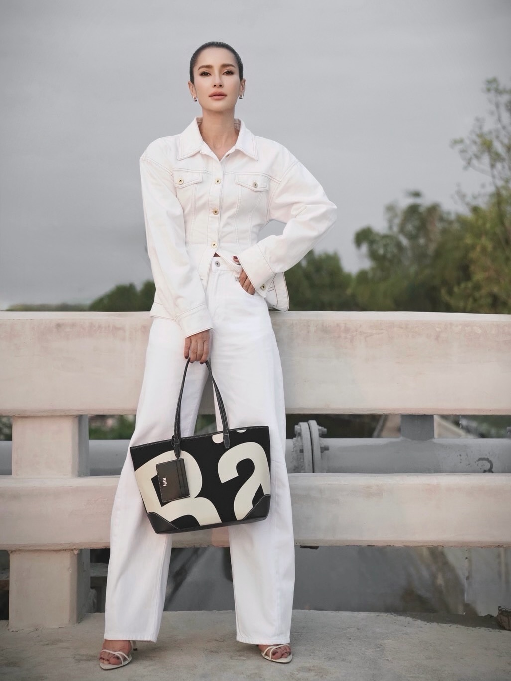 แอน ทองประสม