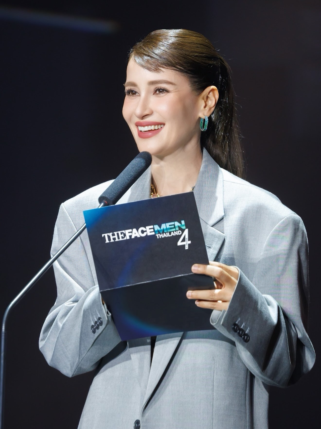 แอน ทองประสม