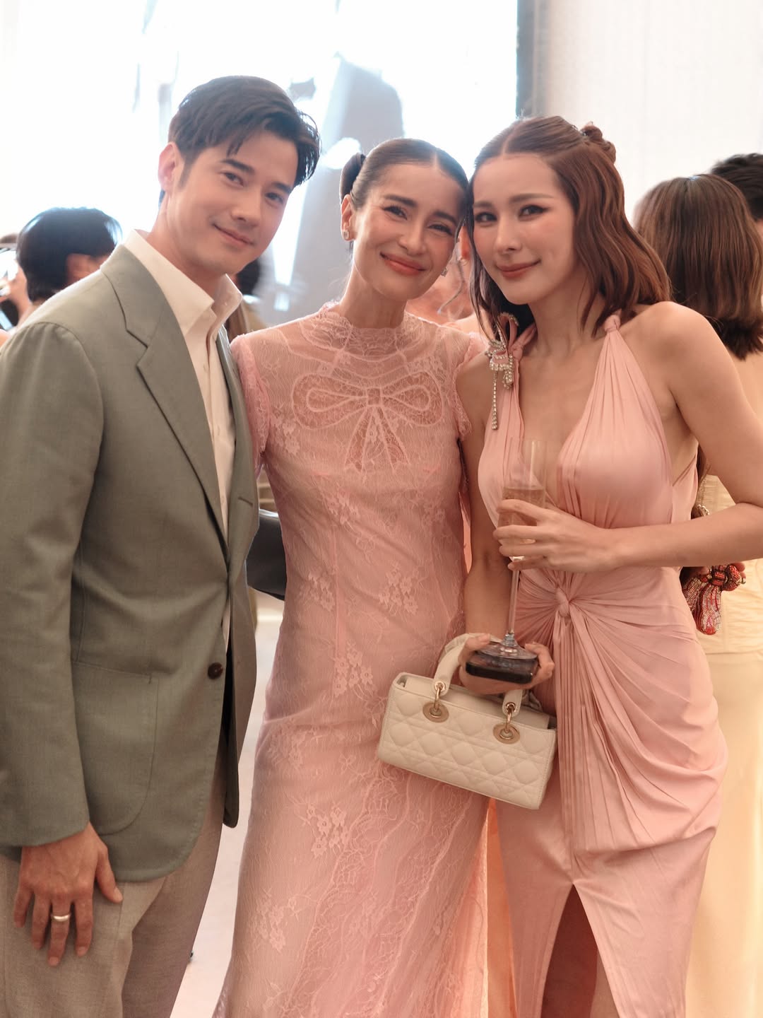 แอน ทองประสม