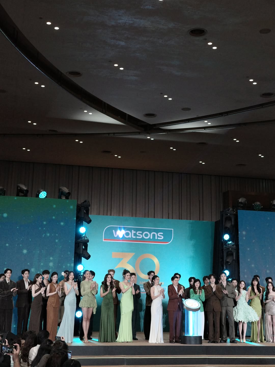 แอน ทองประสม