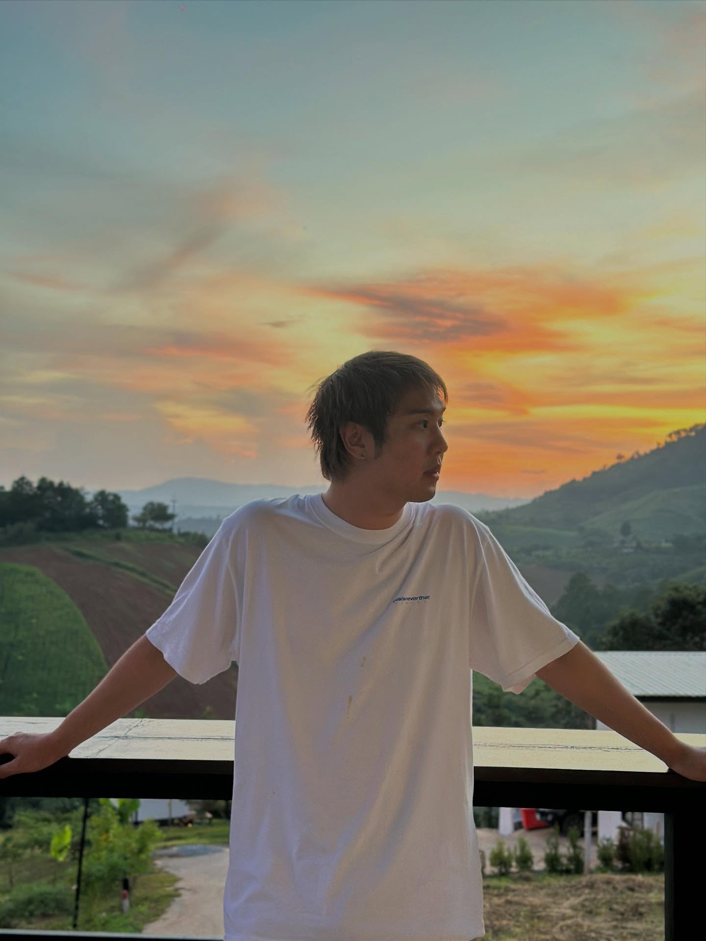 ไวท์ - ณวัชร์ พุ่มโพธิงาม
