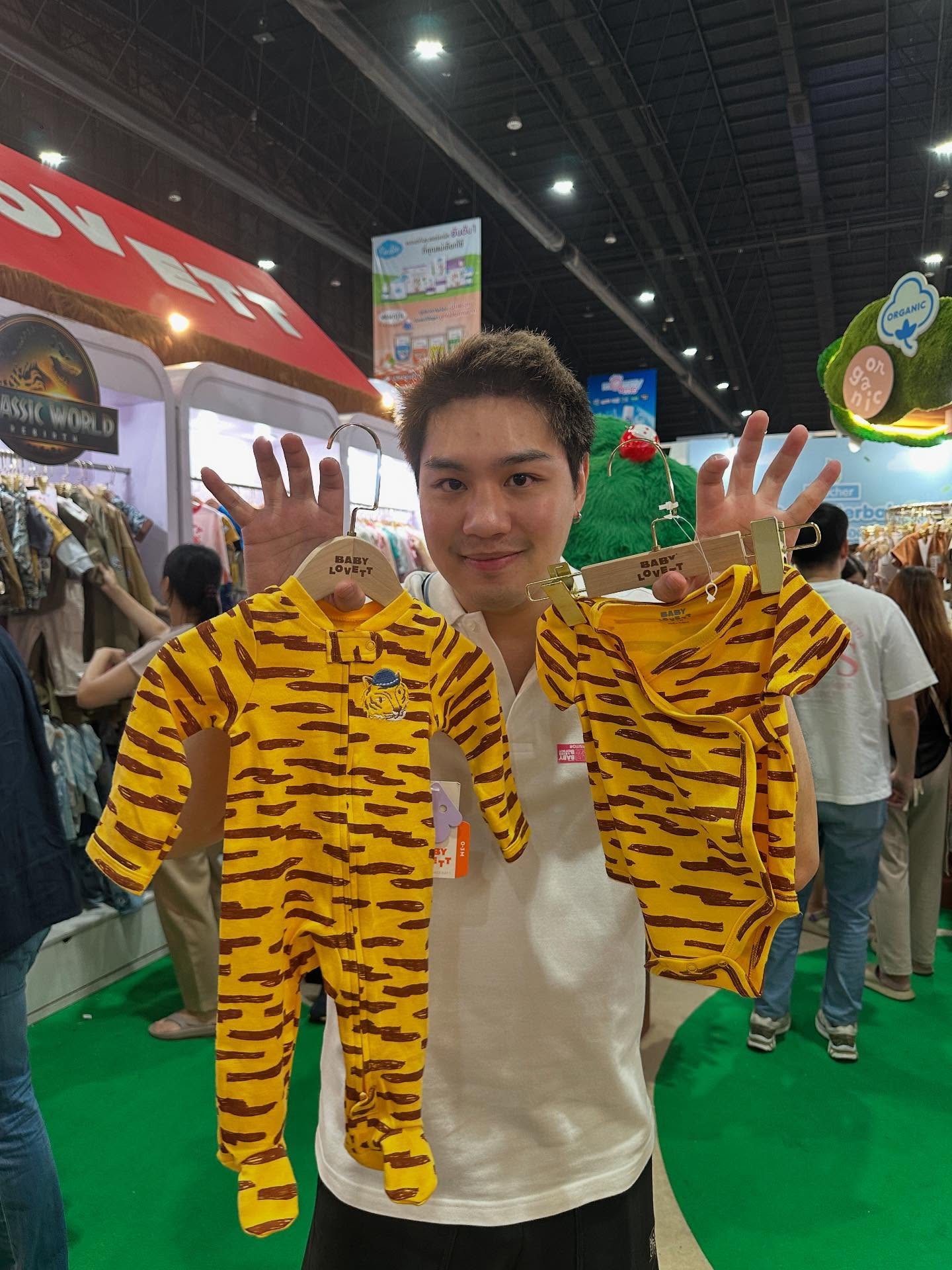 ไวท์ - ณวัชร์ พุ่มโพธิงาม
