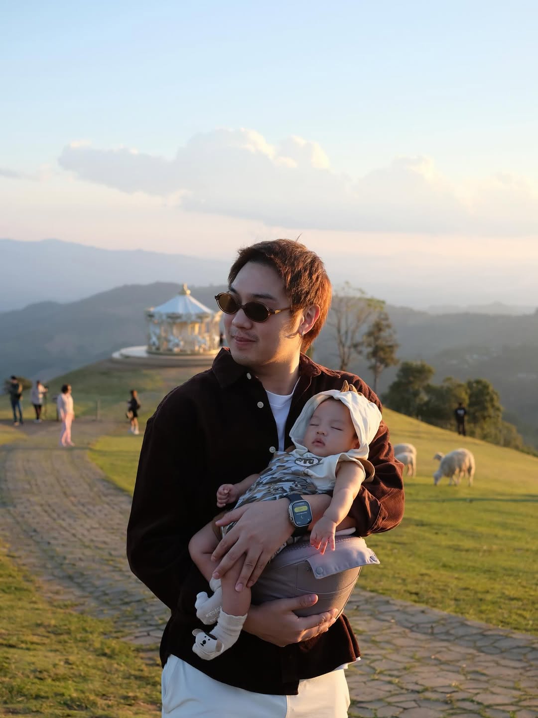 ไวท์ - ณวัชร์ พุ่มโพธิงาม