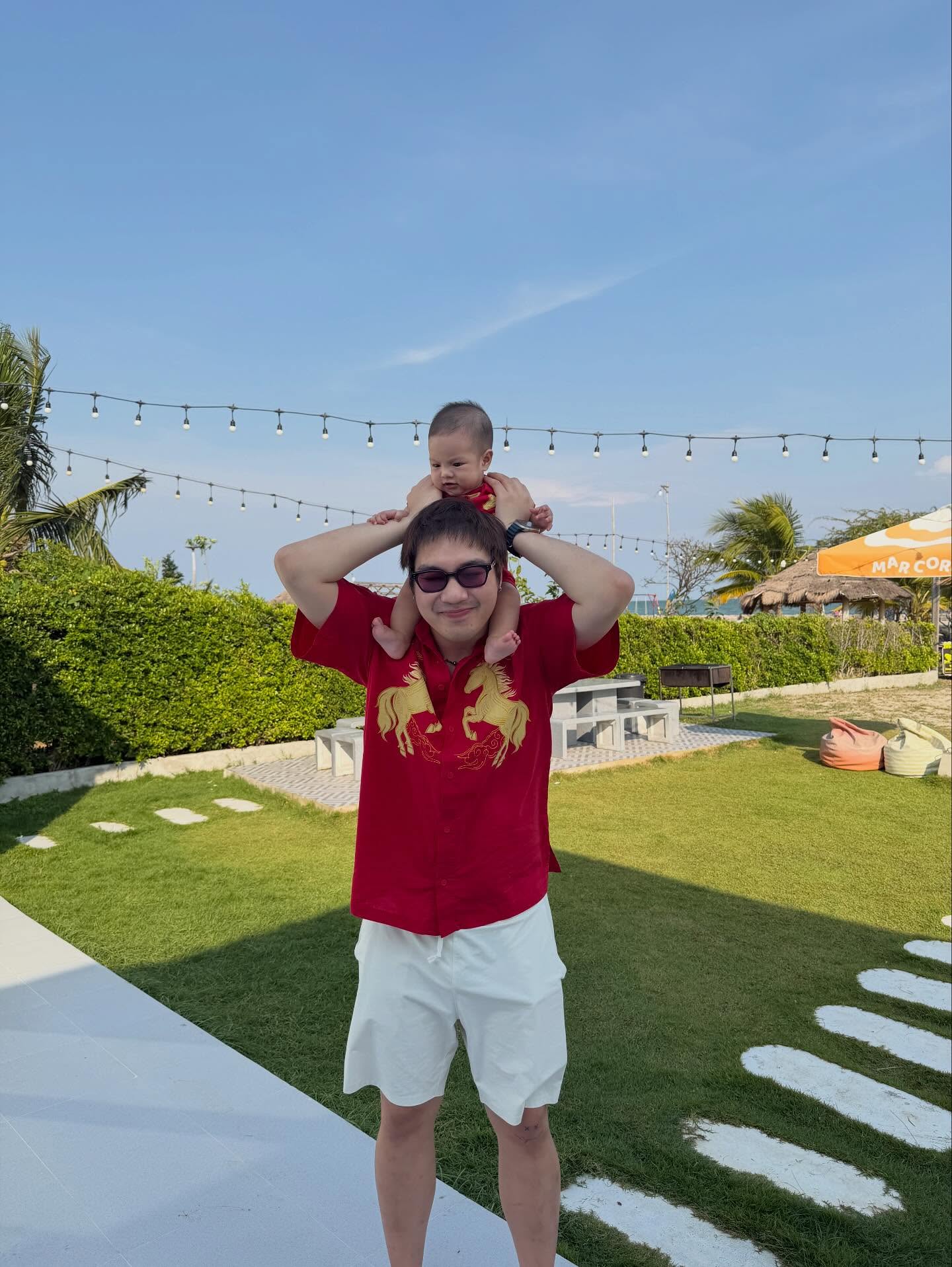 ไวท์ - ณวัชร์ พุ่มโพธิงาม