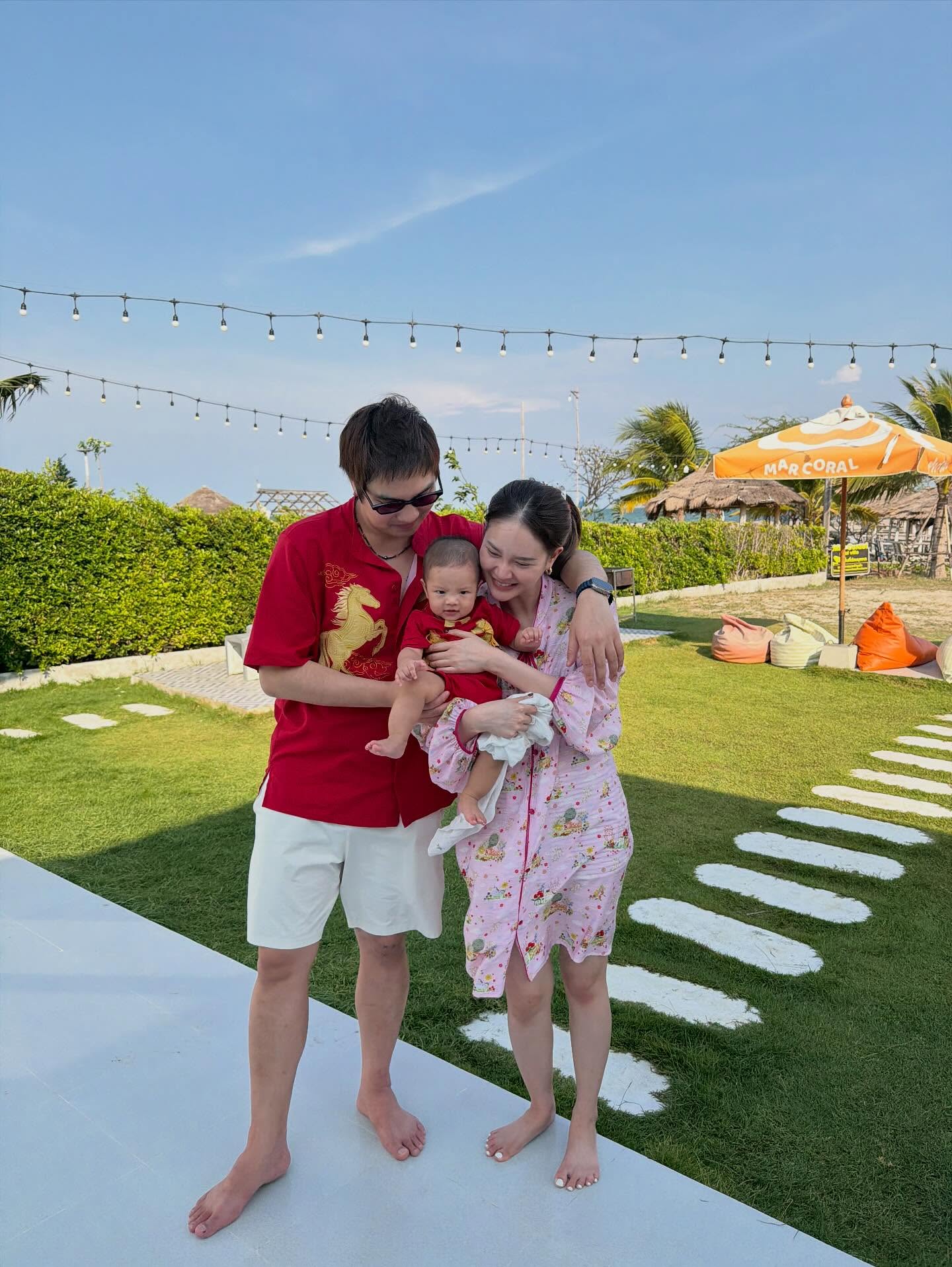 ไวท์ - ณวัชร์ พุ่มโพธิงาม