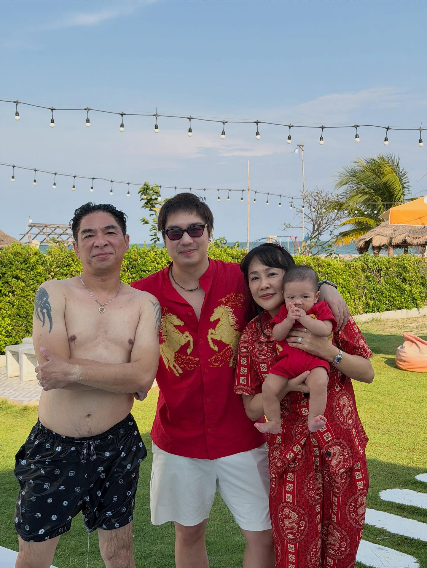 ไวท์ - ณวัชร์ พุ่มโพธิงาม