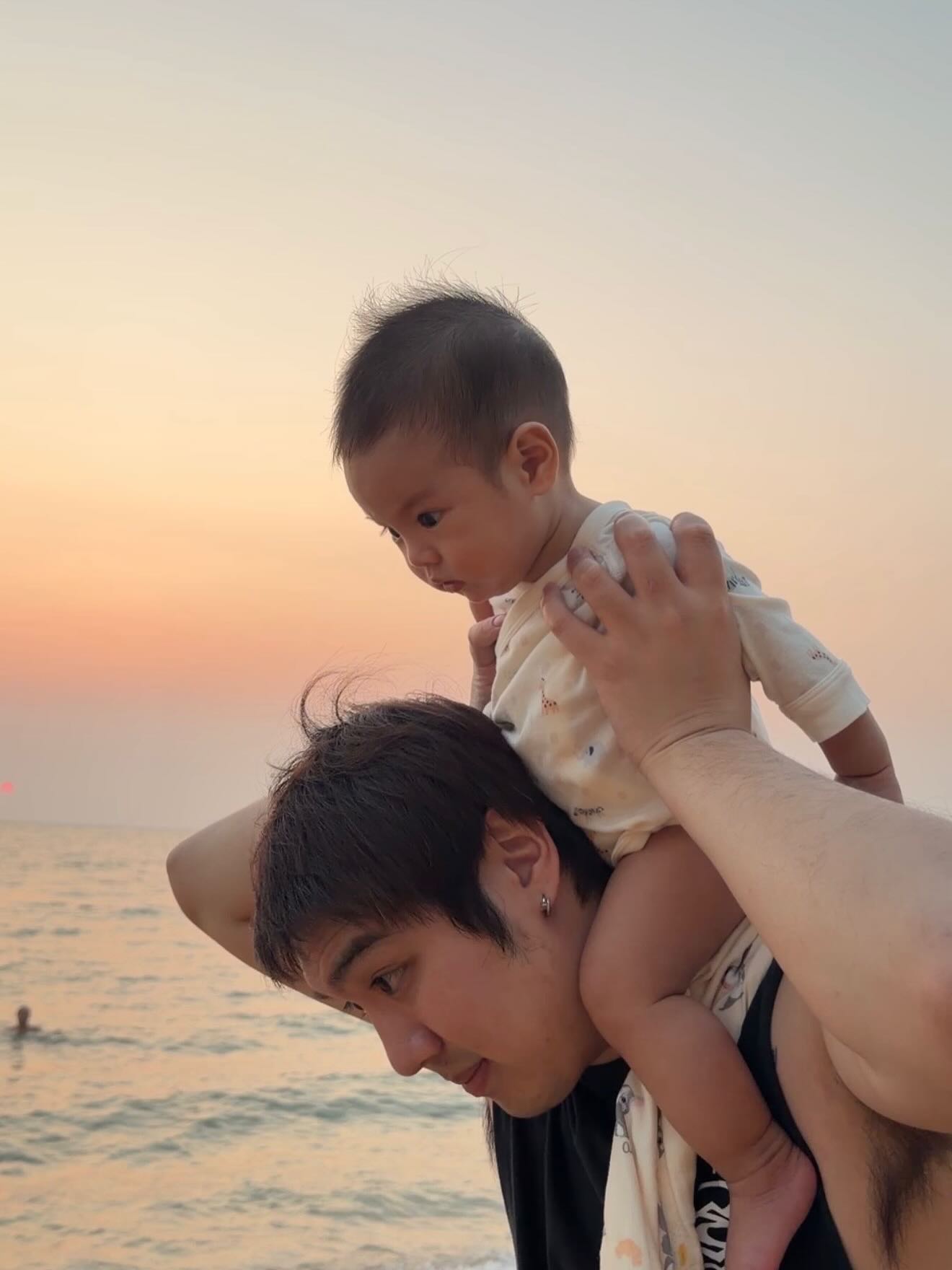 ไวท์ - ณวัชร์ พุ่มโพธิงาม