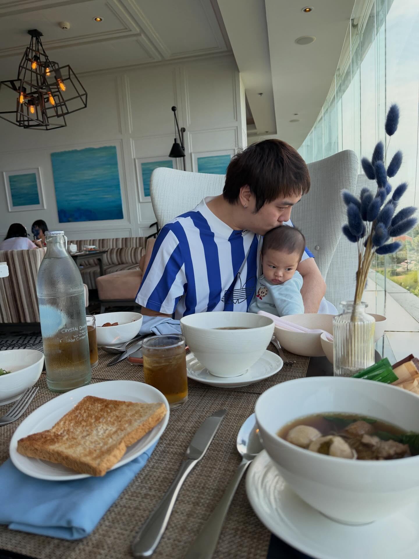 ไวท์ - ณวัชร์ พุ่มโพธิงาม