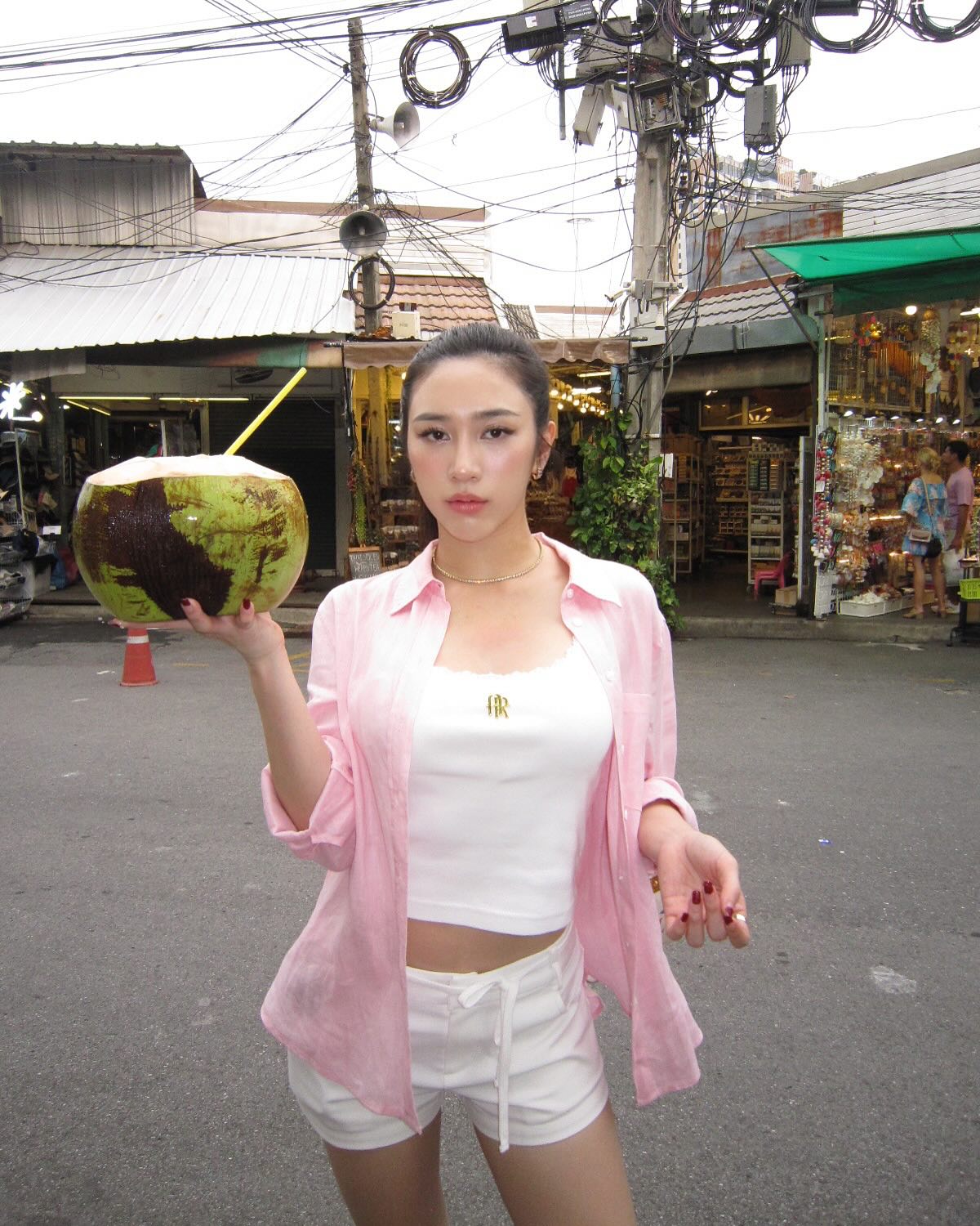 พลอย - รัญดภา มันตะลัมพะ