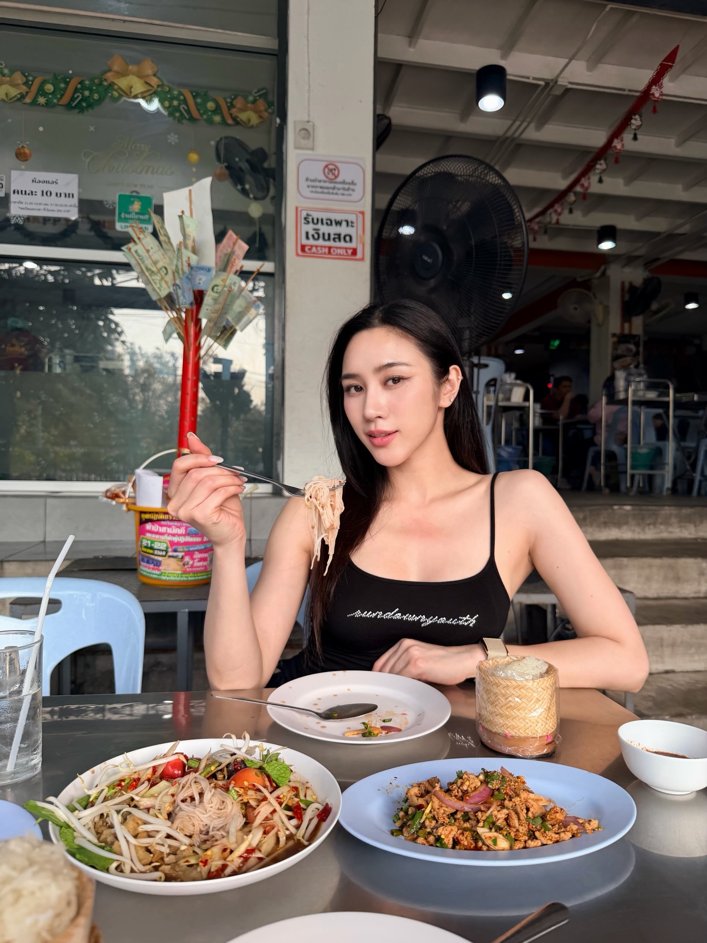 พลอย - รัญดภา มันตะลัมพะ