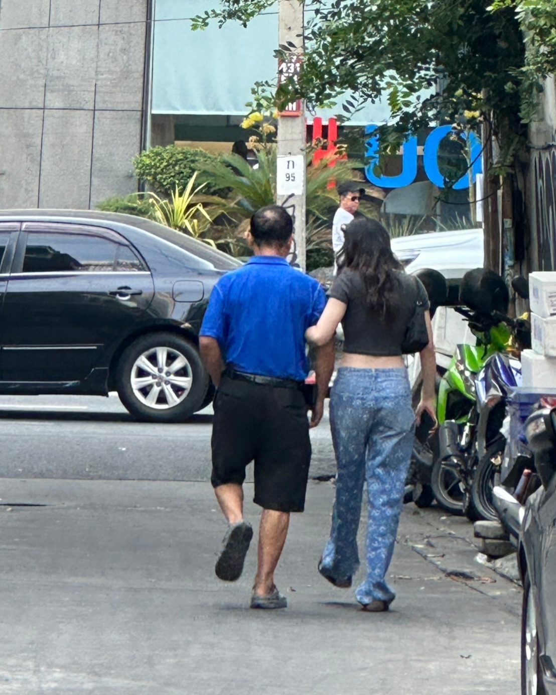 พลอย - รัญดภา มันตะลัมพะ