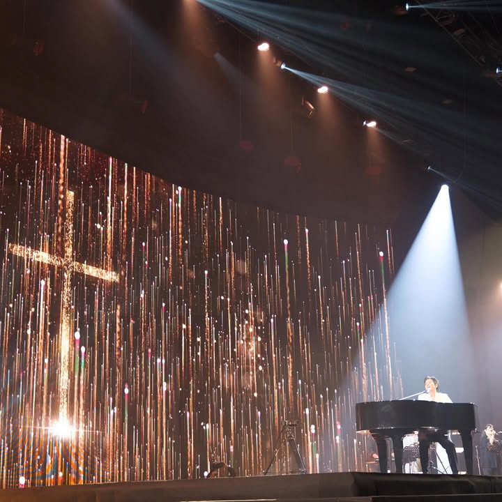 แพรว - คณิตกุล เนตรบุตร