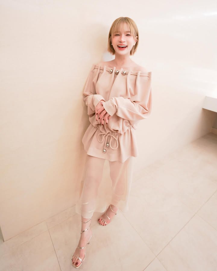 แพรว - คณิตกุล เนตรบุตร