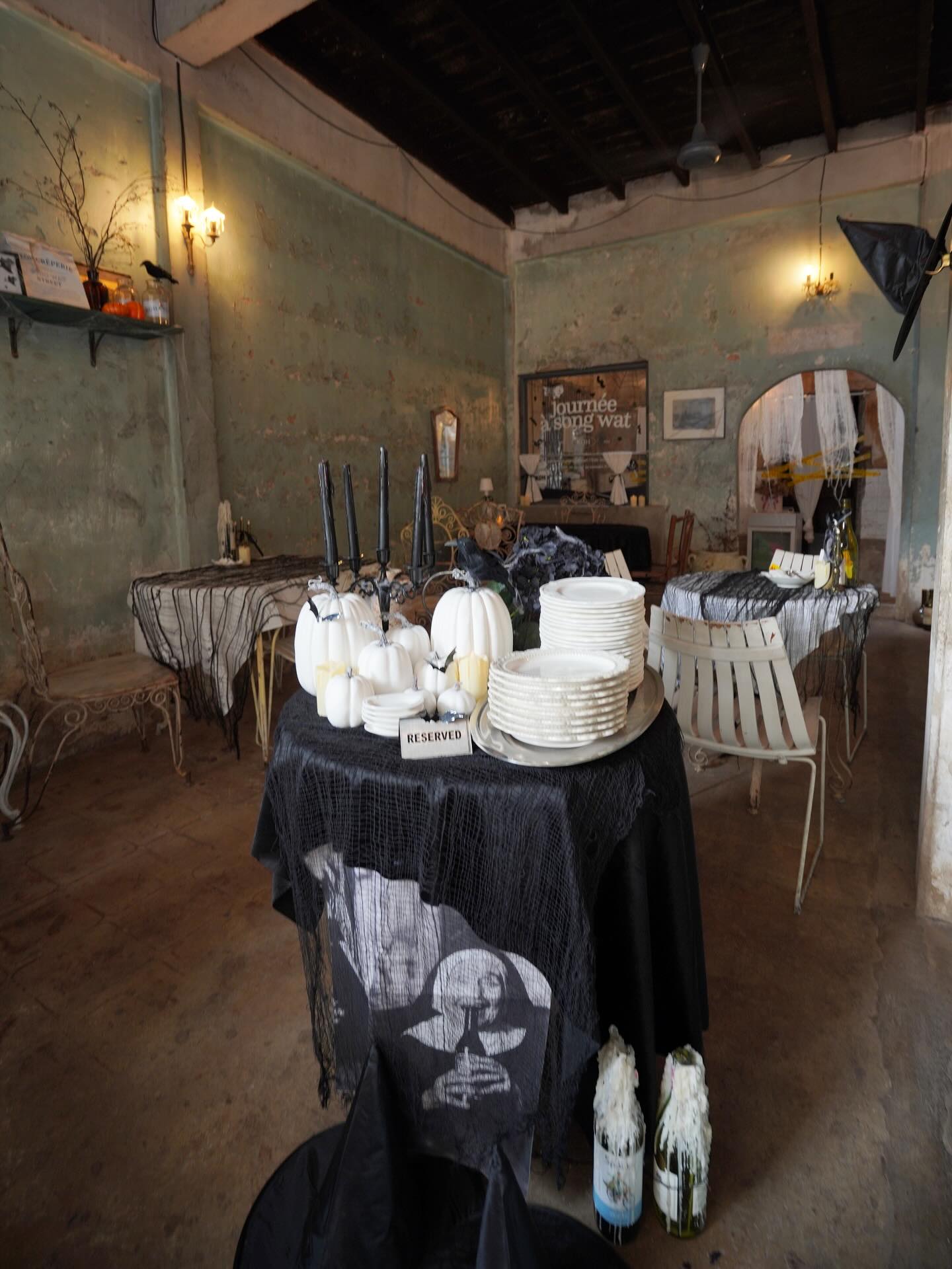 แพรว - คณิตกุล เนตรบุตร