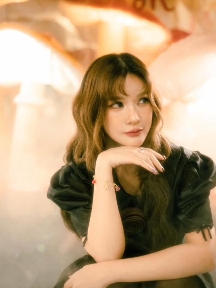 แพรว - คณิตกุล เนตรบุตร