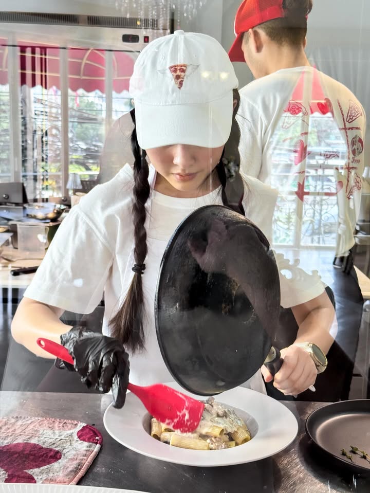 แพรว - คณิตกุล เนตรบุตร