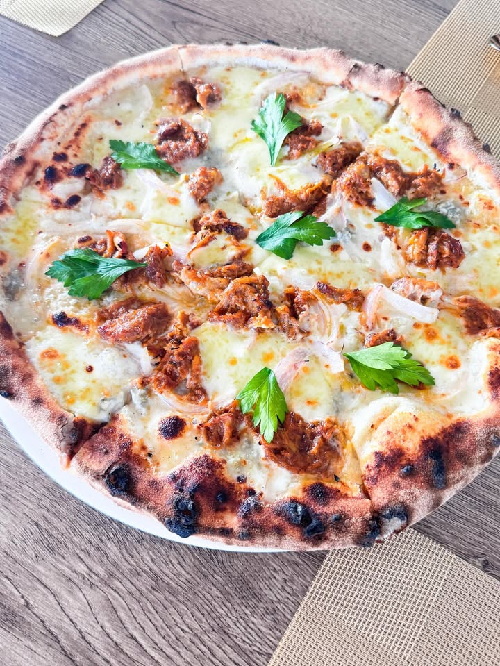 แพรว - คณิตกุล เนตรบุตร