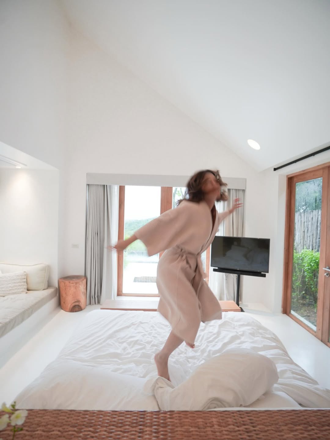 แพรว - คณิตกุล เนตรบุตร