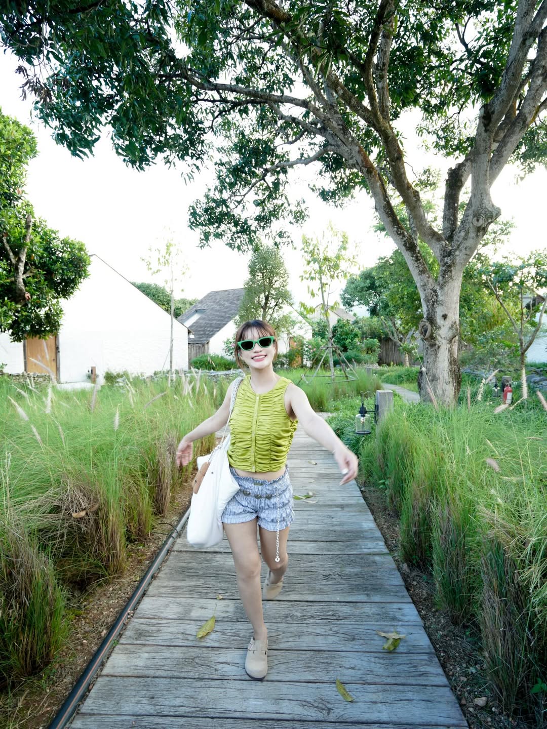 แพรว - คณิตกุล เนตรบุตร