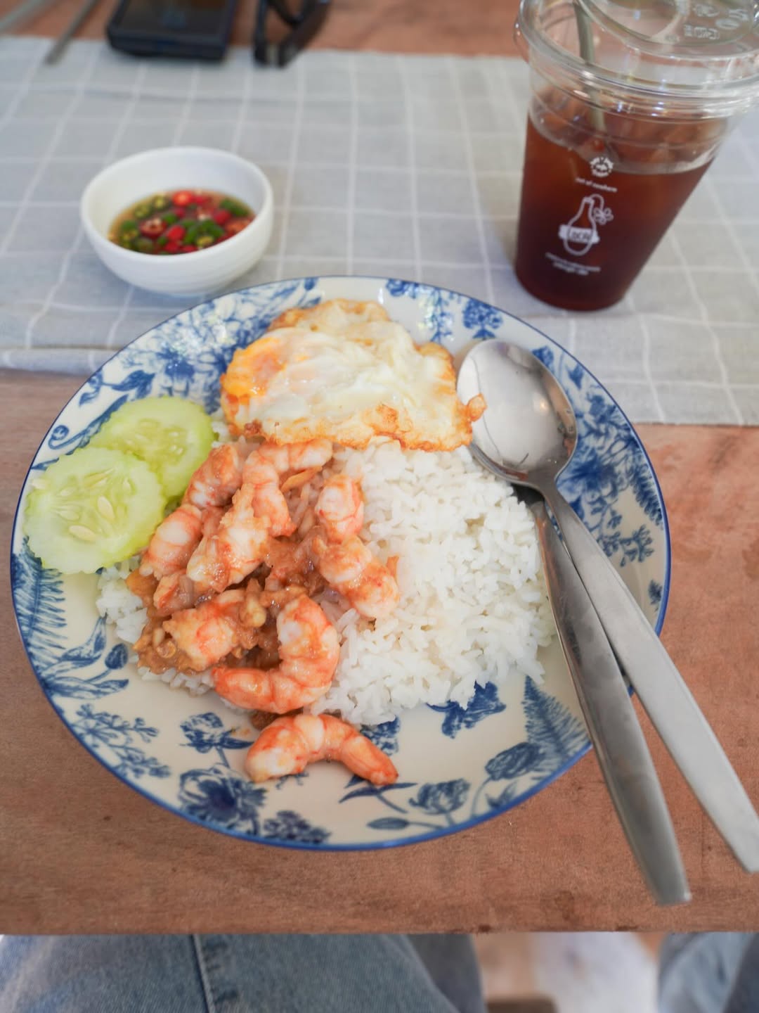 แพรว - คณิตกุล เนตรบุตร