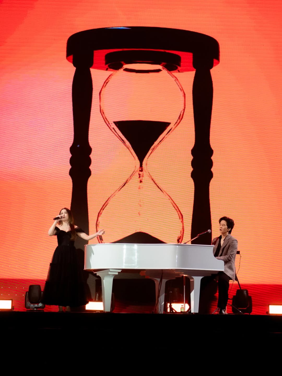 แพรว - คณิตกุล เนตรบุตร