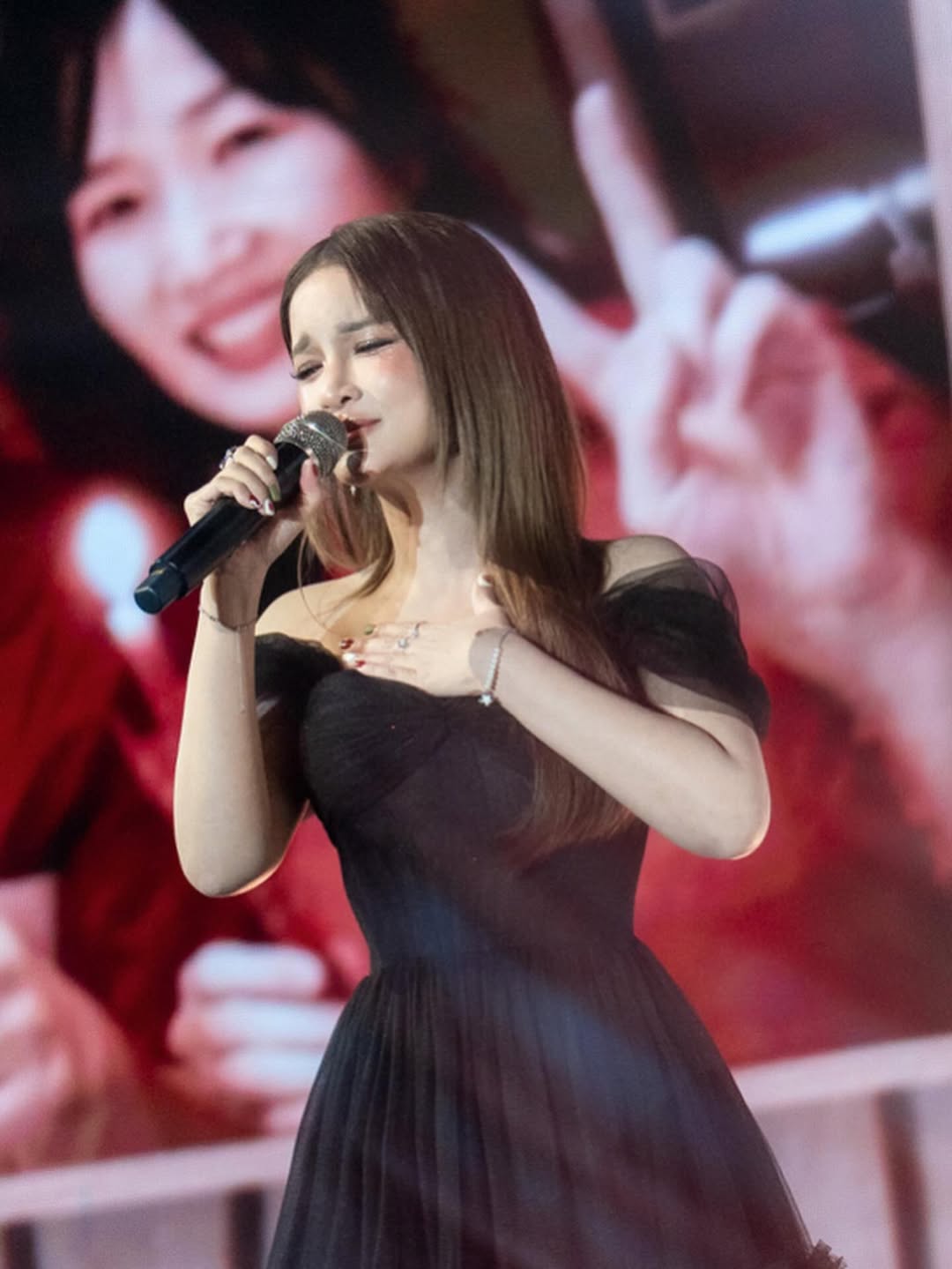 แพรว - คณิตกุล เนตรบุตร